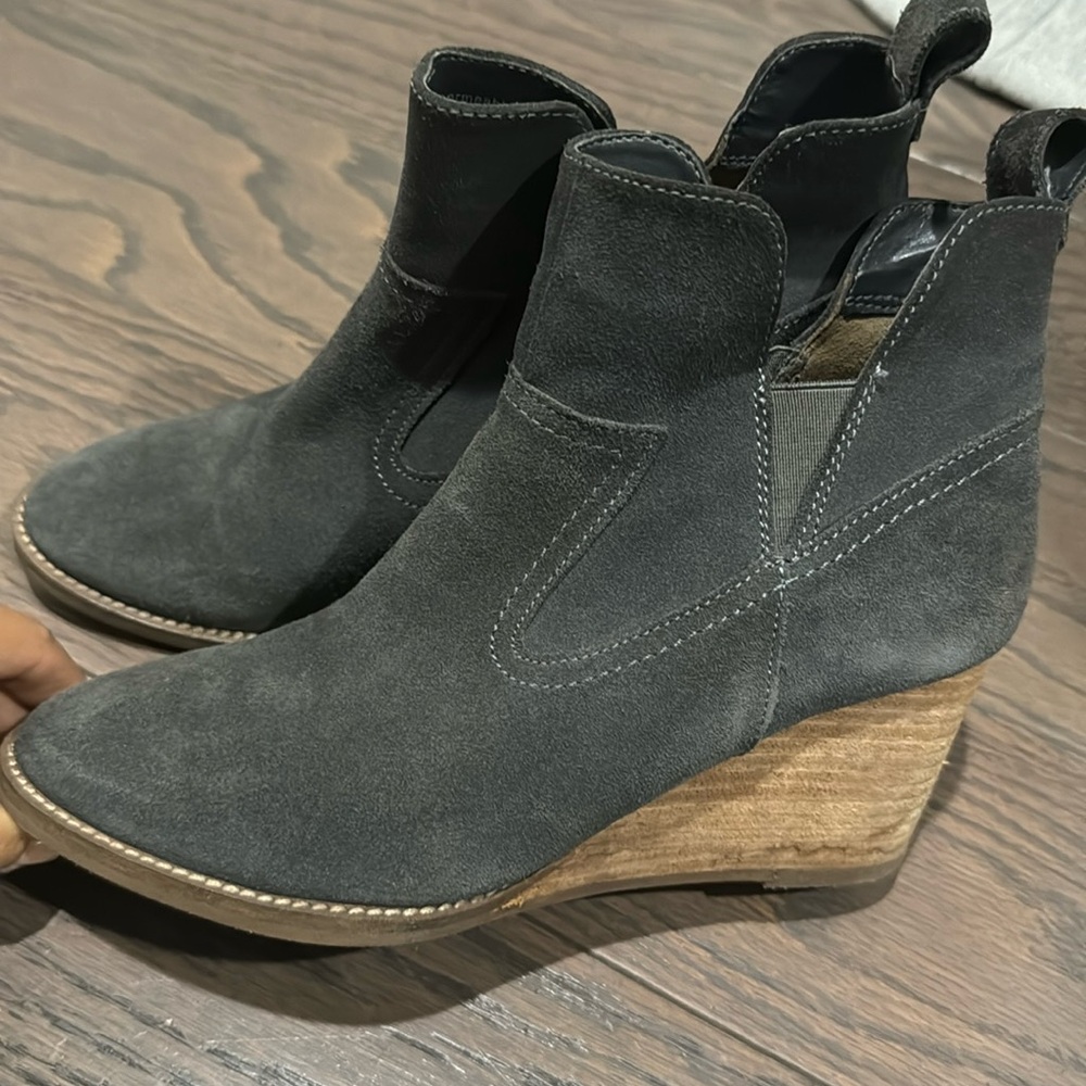 Blondo Irving Waterproof Gray Suede Leather Wedge Ankle Bootie Boot